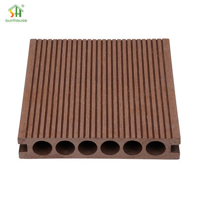 سعر جيد النسيج المقاوم للانزلاق أرضية سطح WPC 18mm للمساحات الداخلية / الخارجية الانترنت