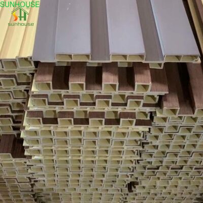 سعر جيد 1220*2440Mm لوحة الحائط الخارجية الخشب البلاستيك المركب التصميم المزدوج للجدران الانترنت