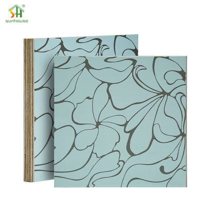 سعر جيد لوحات الخشب المتعدد الاستخدامات من الخشب المتعدد الاستخدامات 500kg/m3-700kg/m3 أوراق الخشب المتعدد الاستخدامات 18mm الانترنت