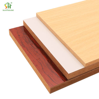 سعر جيد لوح MDF ميلامين MDF مصفح مقاوم للرطوبة للاستخدام في الديكور الخارجي الداخلي الانترنت