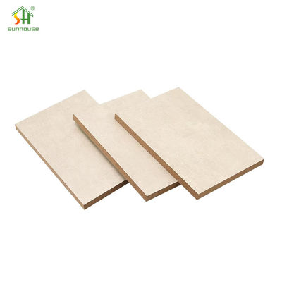 سعر جيد لوحات MDF المطلية بالميلامين 1220x2440mm 4x8ft 9mm-18mm لوحات MDF المطلية الانترنت