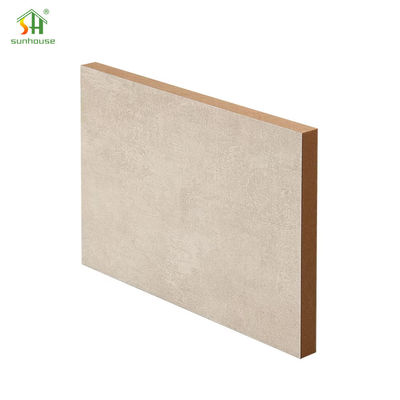 سعر جيد قشرة مقاومة للرطوبة MDF لوح ميلامين MDF للاستخدام في الديكور الخارجي الداخلي الانترنت